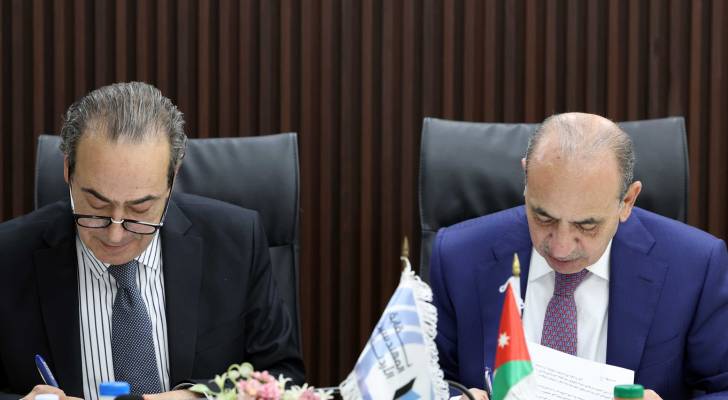 وزير الإدارة المحلية وليد المصري ونقيب المهندسين عبدالله غوشة