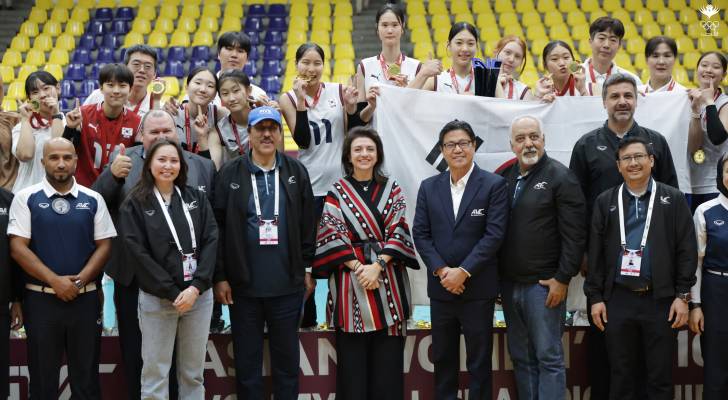 من حفل تتويج المنتخب الكوري