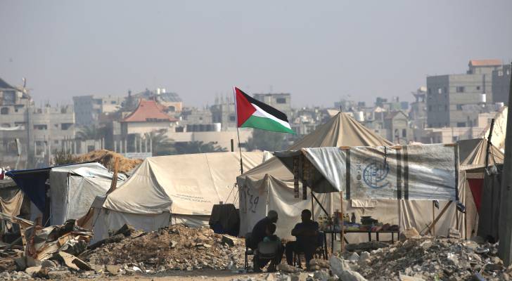 خيمة في قطاع غزة ترفع العلم الفلسطيني