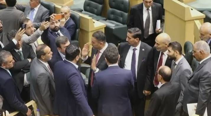 مشادات كلامية في مجلس النواب