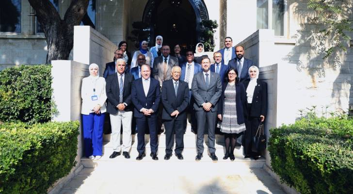 رئيس الديوان الملكي يلتقي مدير وأعضاء إدارة الأونروا في الأردن