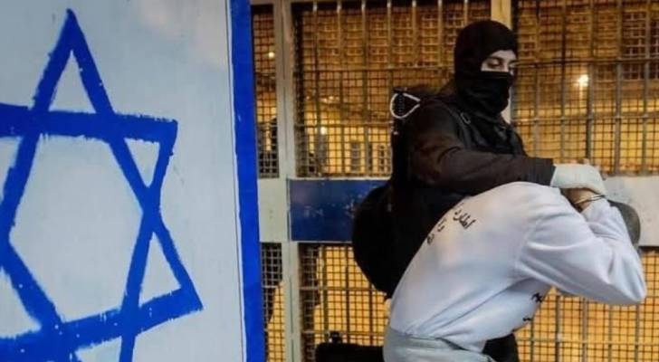أسير فلسطيني يتعرض للتنكيل - أرشيفية