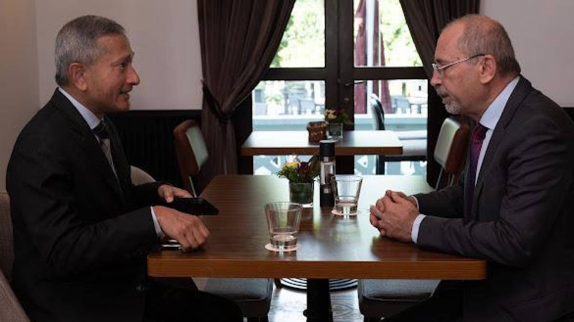 الصفدي ونظيره السنغافوري يبحثان تثبيت وقف إطلاق النار في غزة وتوسيع التعاون المشترك