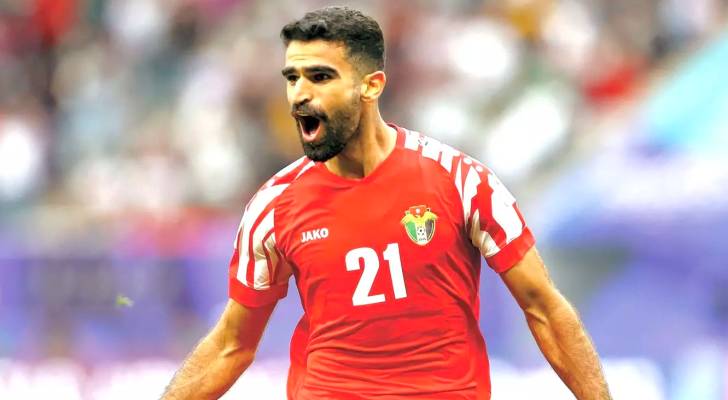 اللاعب الدولي نزار الرشدان يحتفل بهدف سابق في مرمى العراق
