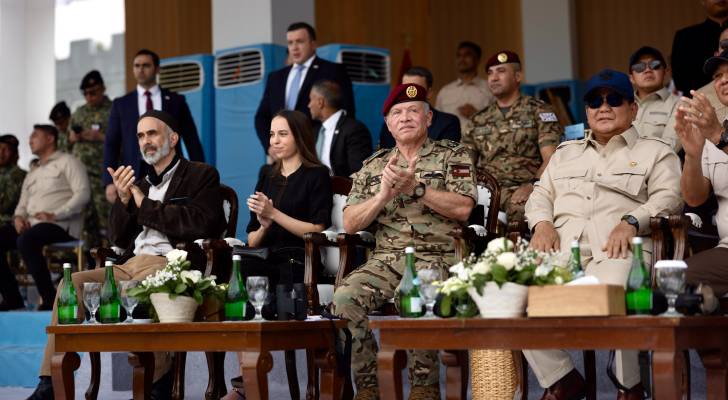 الملك والرئيس الإندونيسي يحضران تمرين عسكري مشترك للطائرات المسيرة