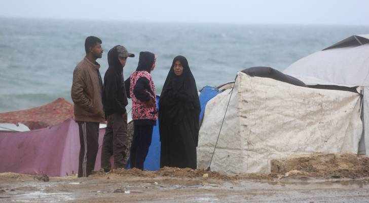 معاناة الغزيين بسبب الأمطار والبرد