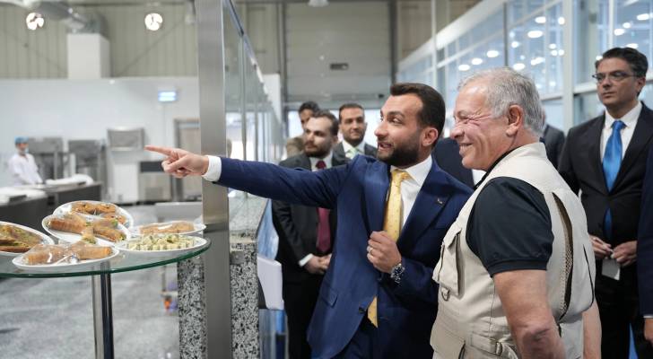 الملك يزور منشآت صناعية في القسطل توفر أكثر من 1650 فرصة عمل