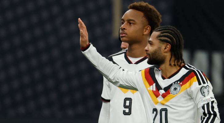 لاعبو منتخب ألمانيا يحتفلون بفوزهم الأخير