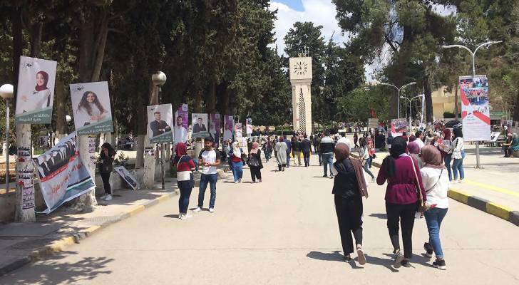طلبة من الجامعة الاردنية يشاركون في انتخابات اتحاد الطلبة .. ارشيفية