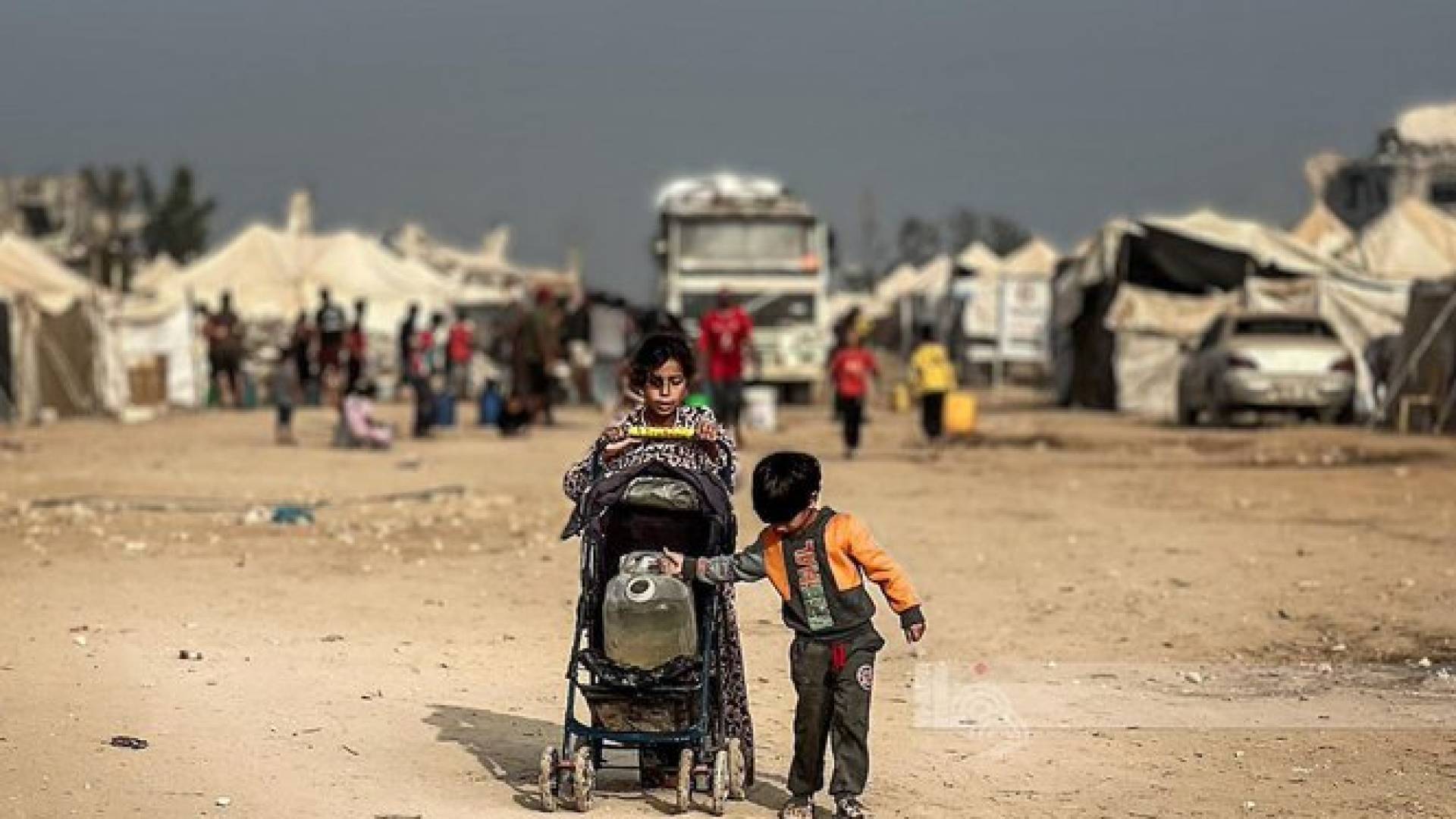 "الأونروا": الوضع في غزة "بائس" رغم وقف النار.. والاحتلال يحتجز 6 آلاف شاحنة غذاء