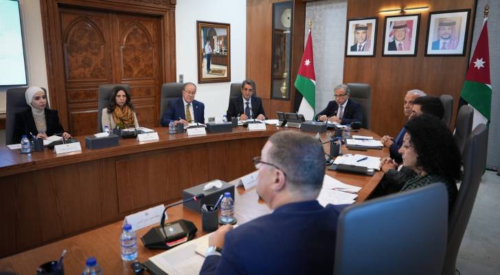 خلال الاجتماع رئيس اللوزراء جعفر حسان