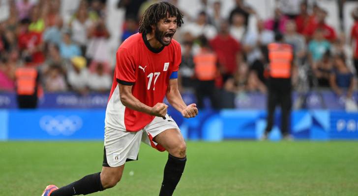 لاعب خط الوسط محمد النني