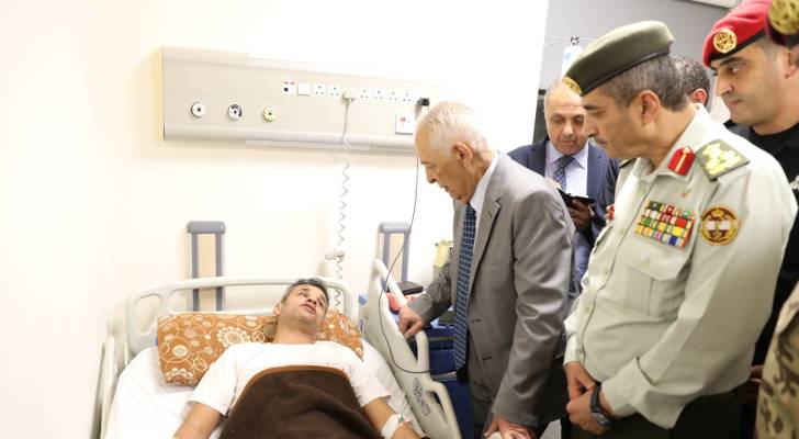 العيسوي يطمئن على صحة مصابي المداهمة الأمنية بالرمثا