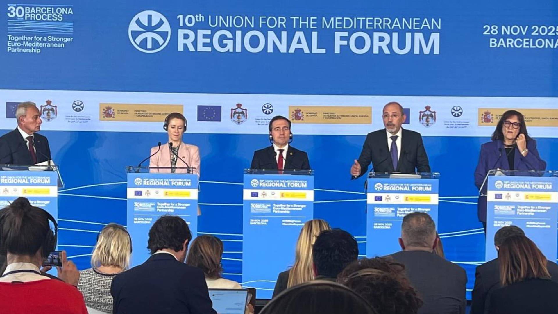 الصفدي يدعو من برشلونة لتثبيت وقف إطلاق النار في غزة ويؤكد دعم خطة ترمب للسلام