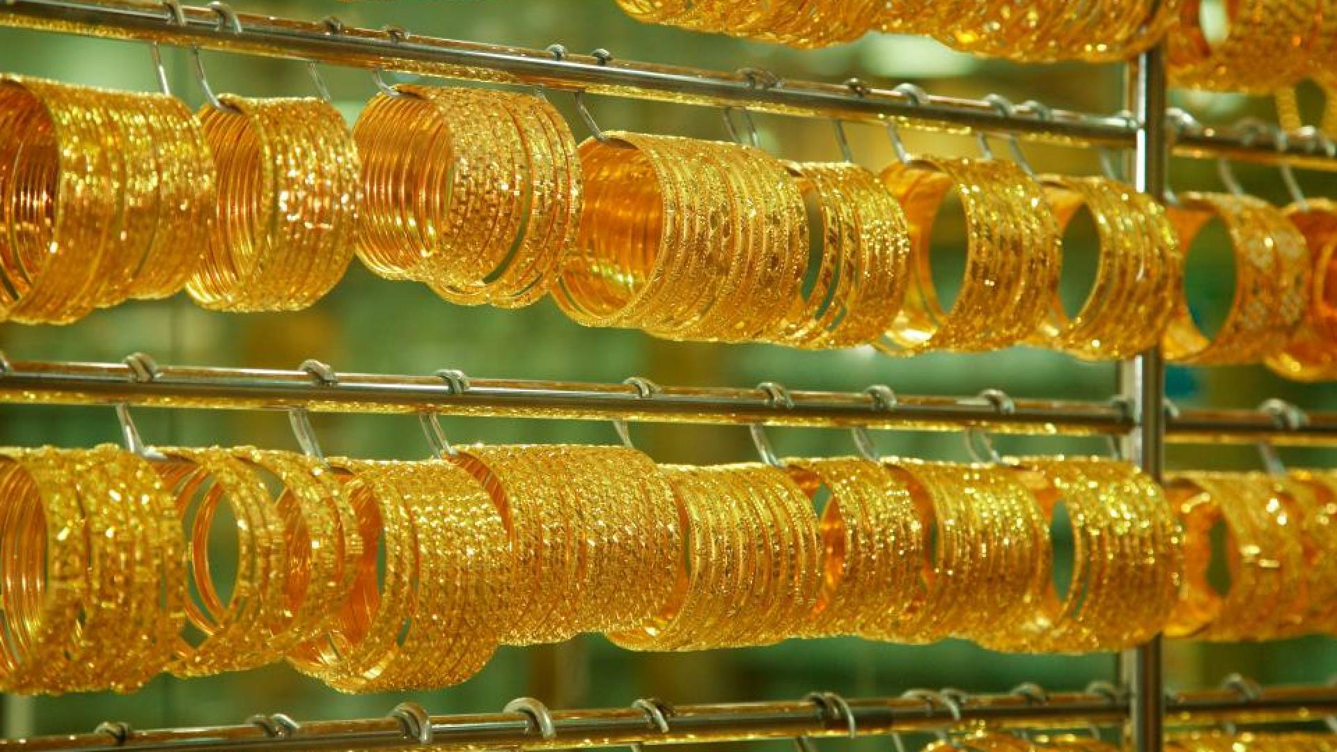 أسعار الذهب في الإمارات تتحافظ على مكاسبها وعيار 21 يسجل 451.50 درهما