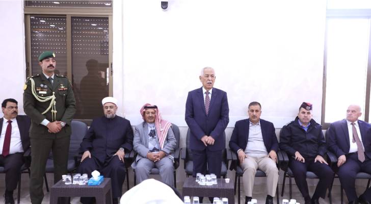 العيسوي خلال تفديم واجب العزاء