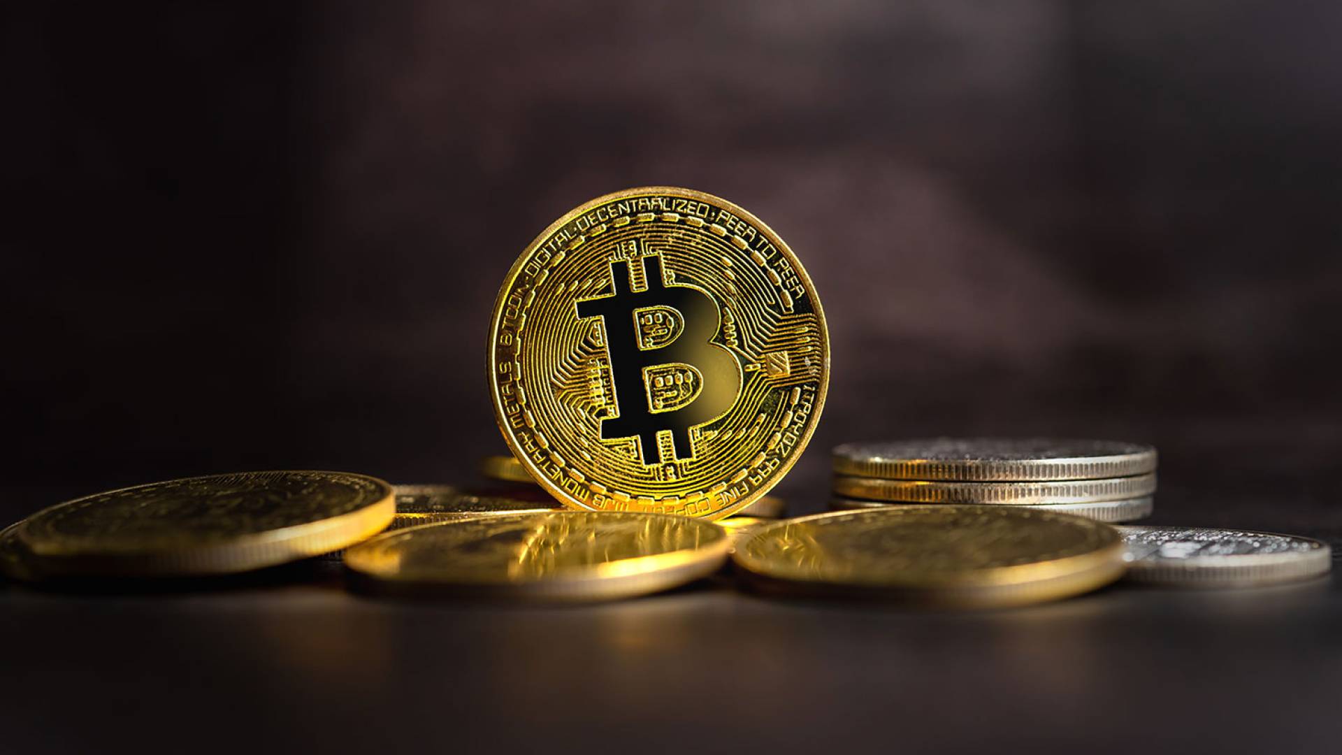 "بتكوين" تهوي في آسيا متأثرة بتوقعات رفع الفائدة اليابانية