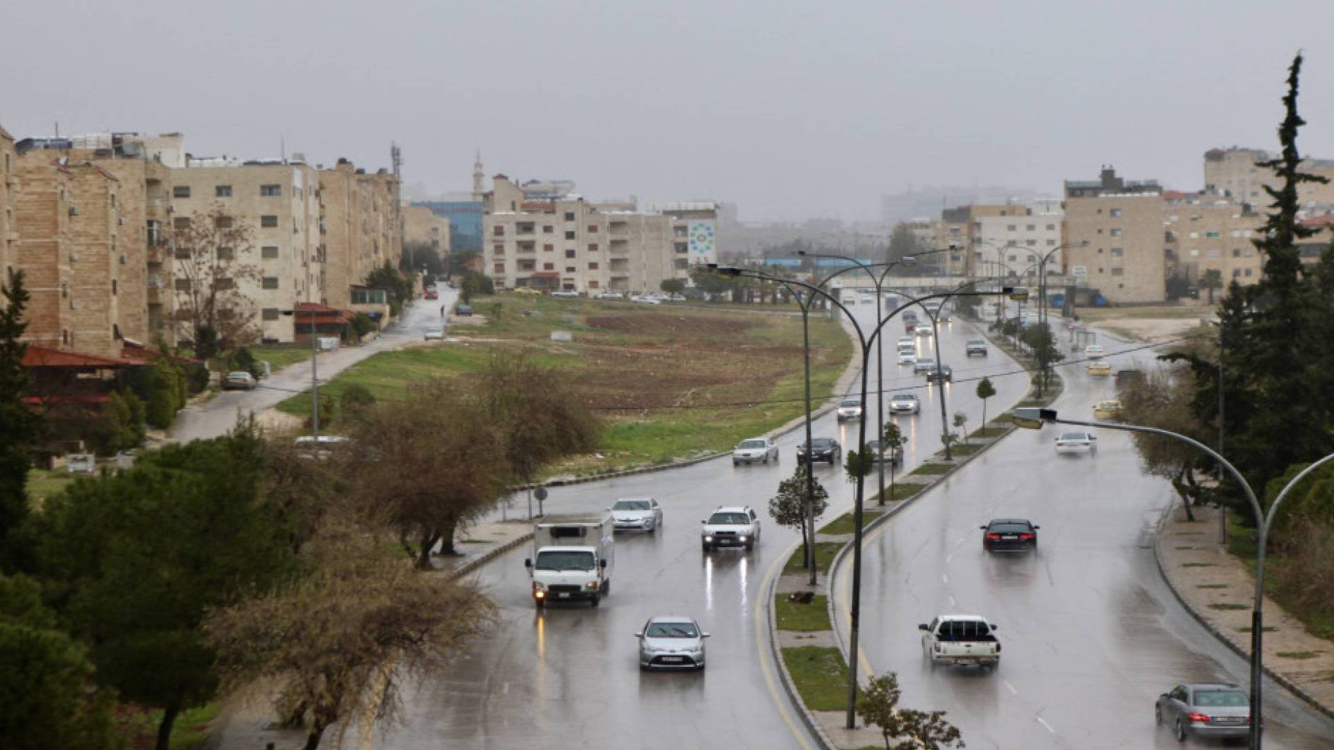 تفاصيل الحالة الجوية: زخات مطرية شمال الأردن وطقس مستقر في بقية المناطق
