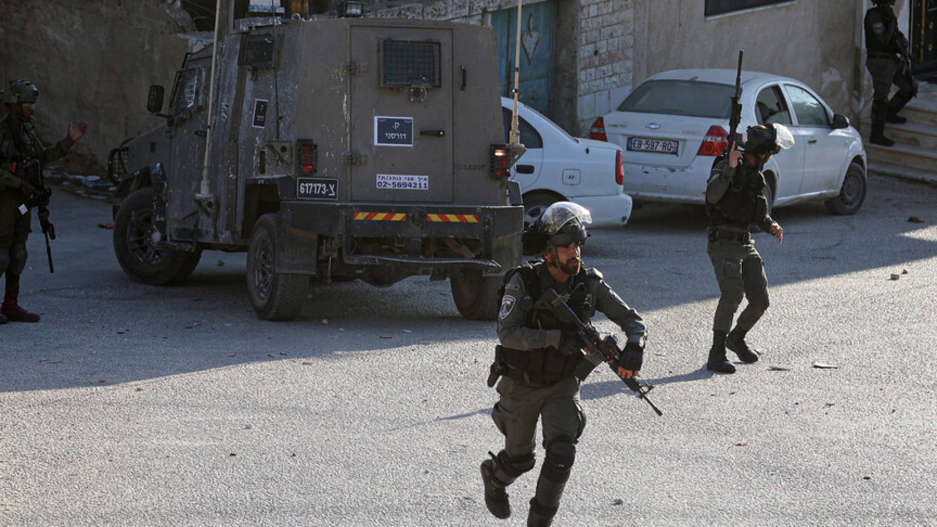 إعلام عبري: الجيش قتل منفذ عملية الدهس التي وقعت قرب الخليل وأدت إلى إصابة مجندة