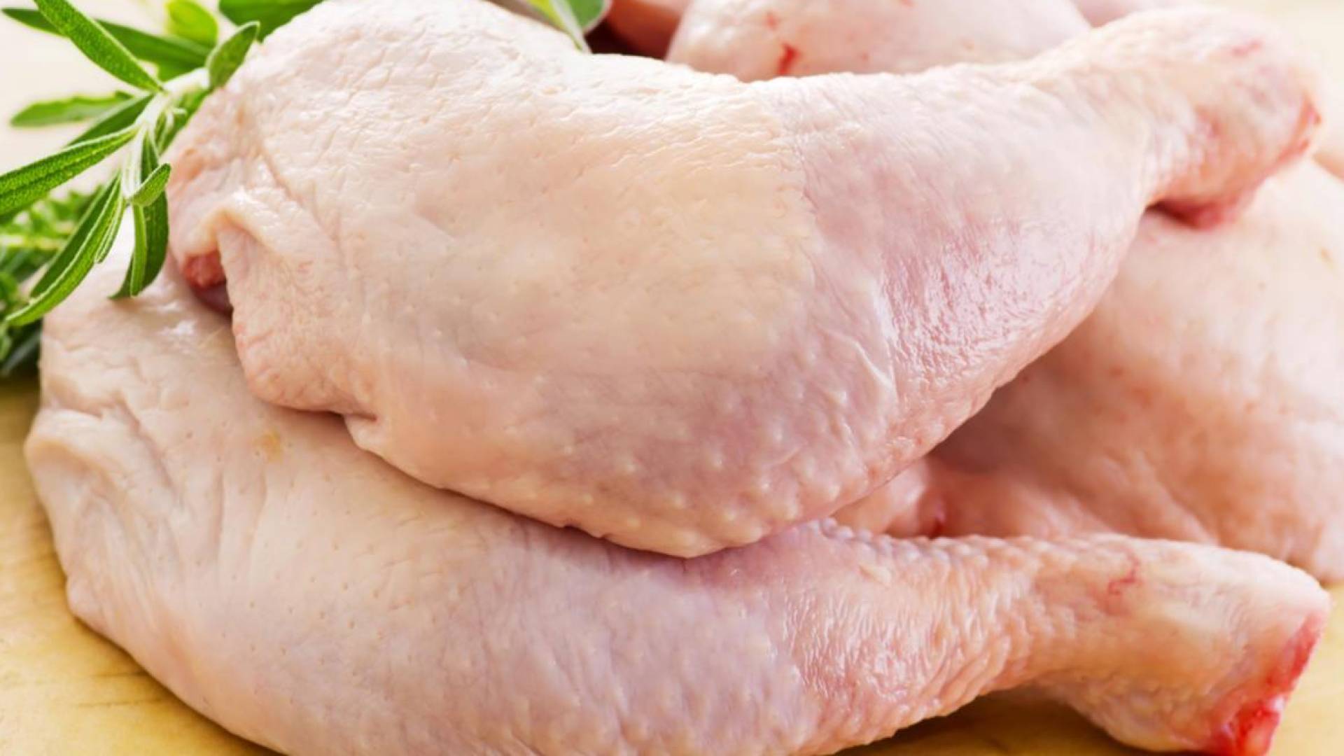 "الزراعة" توقف استيراد الدواجن المجمدة لحماية المنتج المحلي من تذبذب الأسواق