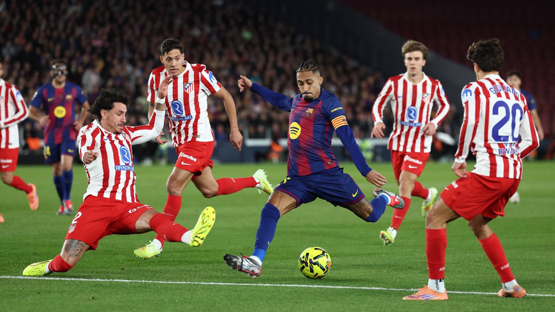 برشلونة يهزم أتلتيكو مدريد بثلاثية مقابل هدف في الدوري الإسباني