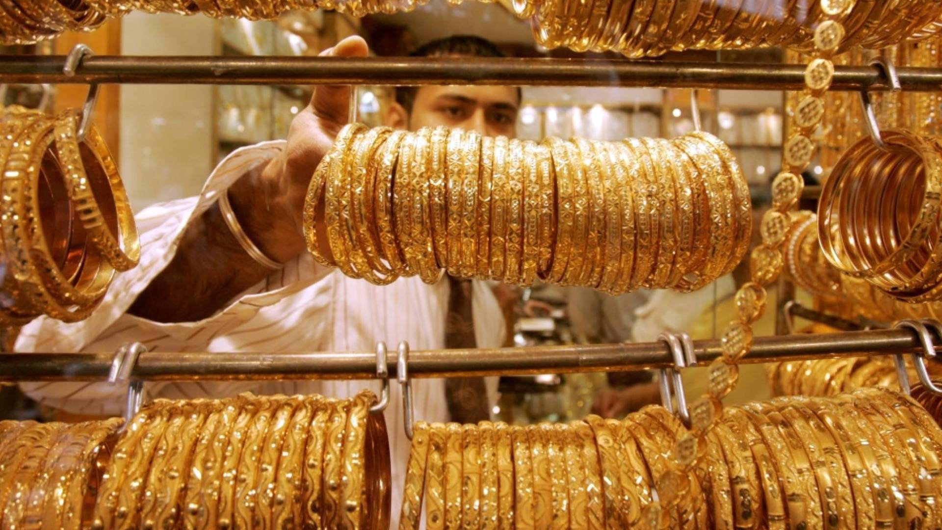 الذهب يواصل الصعود عالميا ويستهدف مستوى 4,275 دولارا بعد قفزة قوية