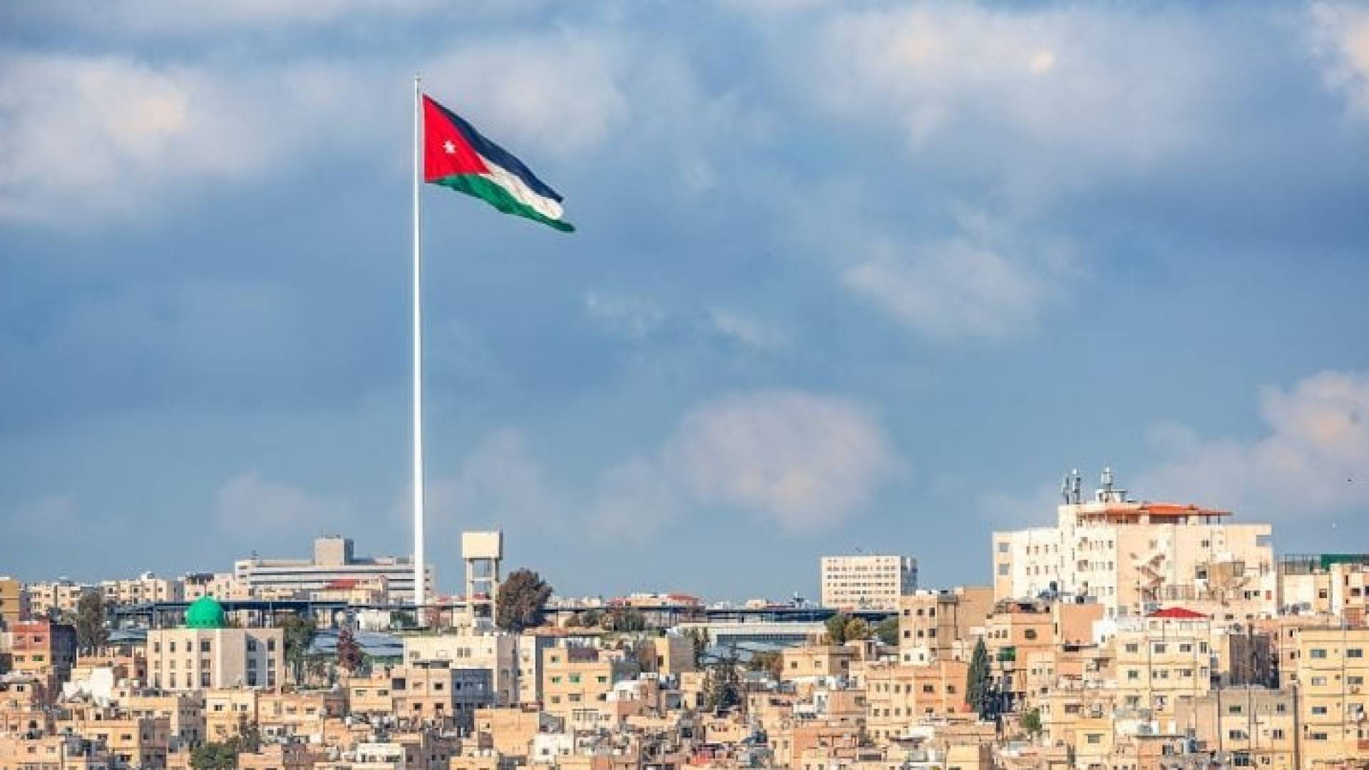 أجواء لطيفة وحرارة أعلى من المعدل الأربعاء والخميس.. وأمطار مساء الجمعة