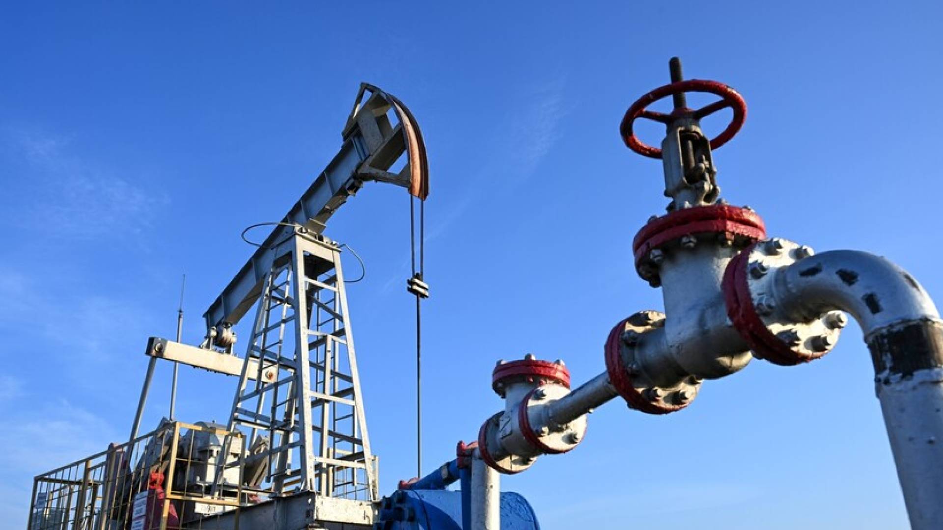 أسعار النفط مستقرة عند 62.46 دولارا رغم رالي أسعار الذهب والفضة والبيتكوين