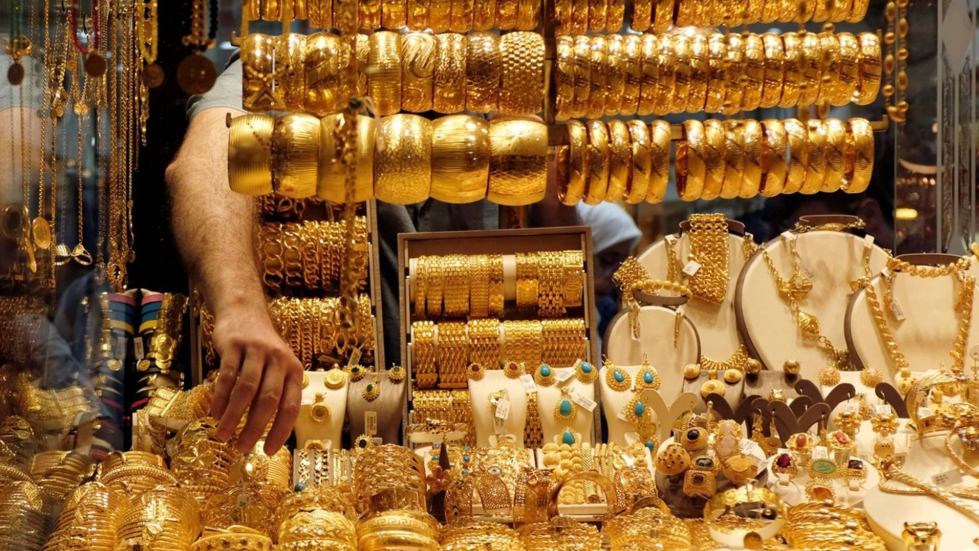 الذهب عيار 21 وعيار 24 يستقران في مصر بعد موجة جني أرباح قوية