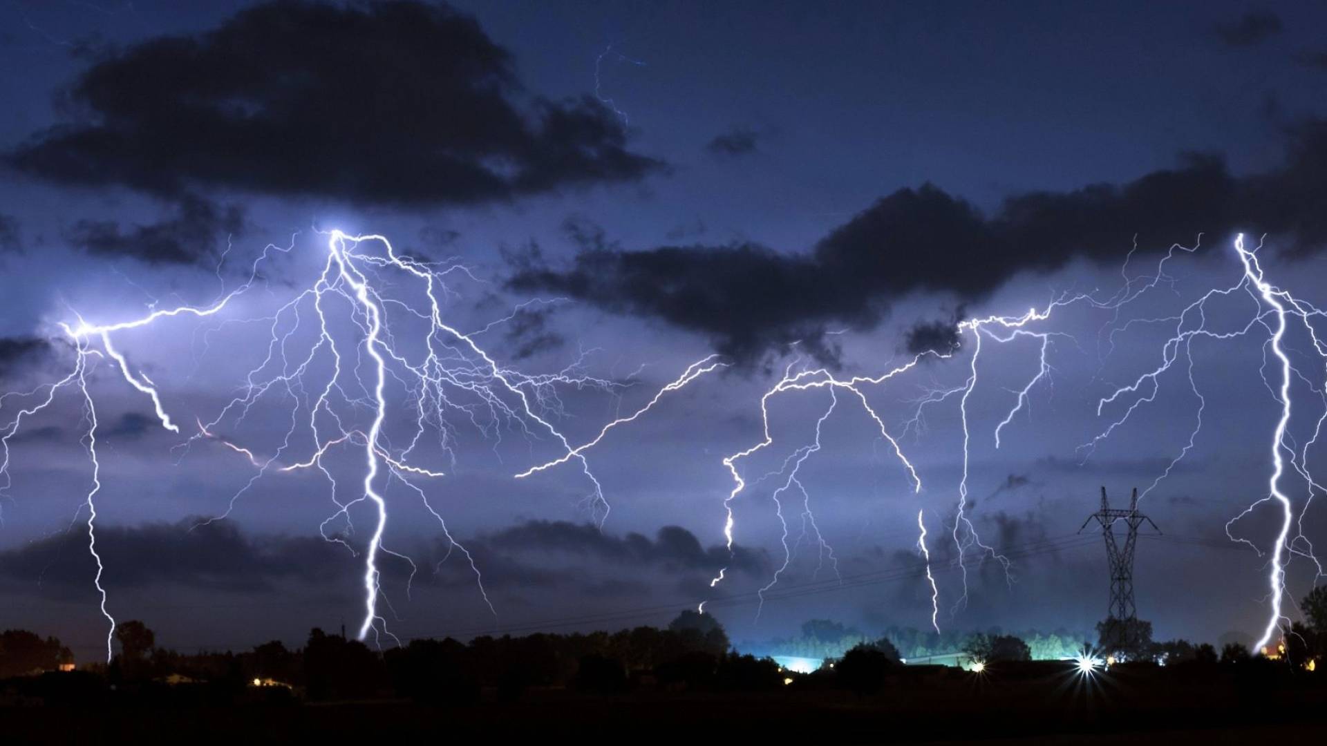 طقس العرب: حالة عدم استقرار  جوي تبدأ مساء السبت في الأردن مرفقة بزخات أمطار رعدية في مناطق عشوائية