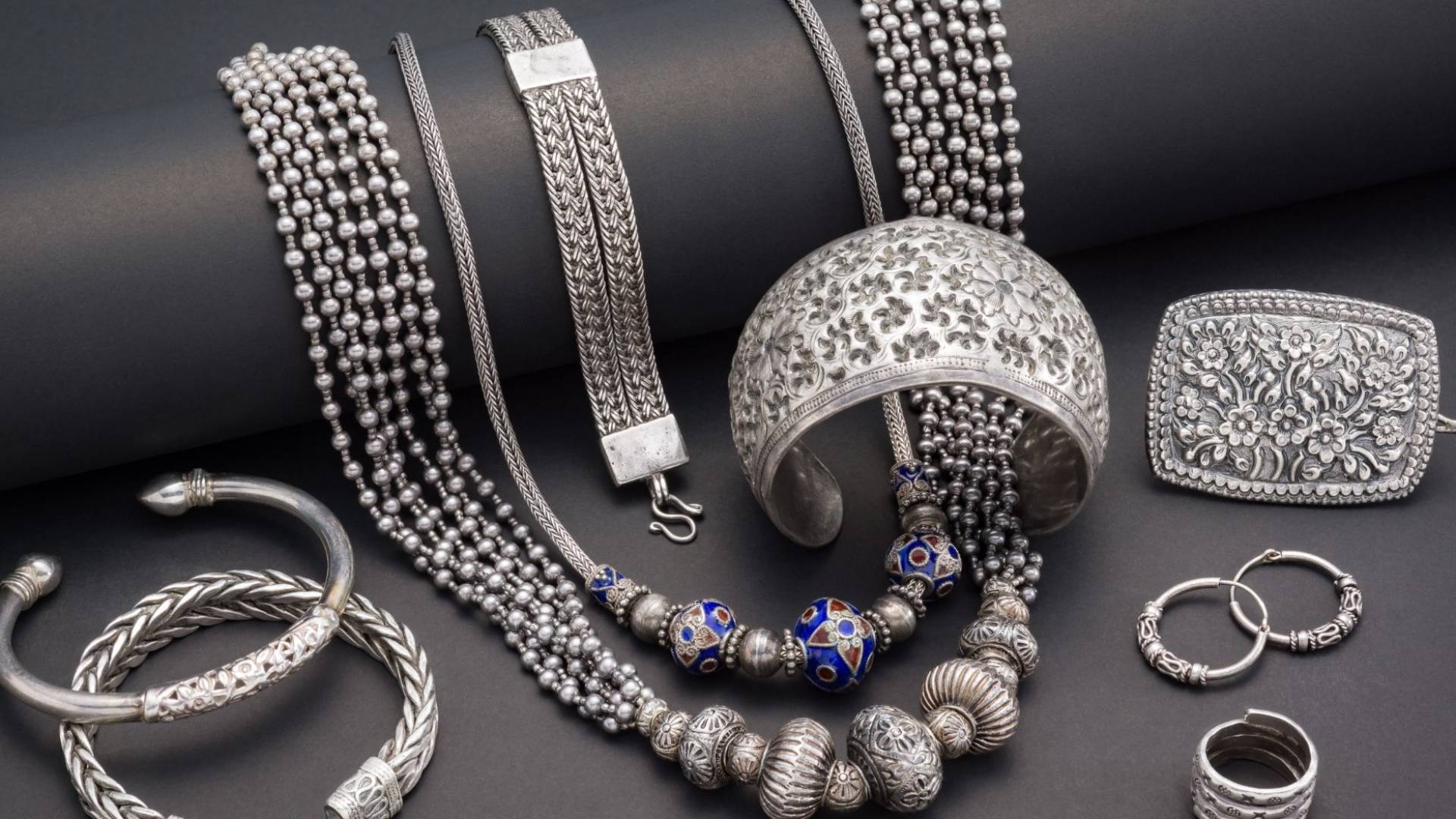 الفضة تتراجع.. والأوقية تحافظ على بقائها فوق 58 دولارا