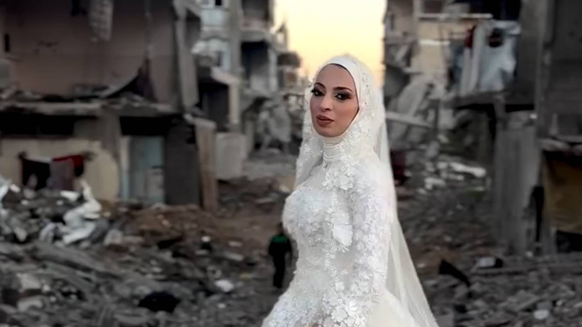 "ليلة العمر بين الركام": قصة زفاف من غزة تلخص "انتصار اليقين" على الحرب والفراق.. فيديو