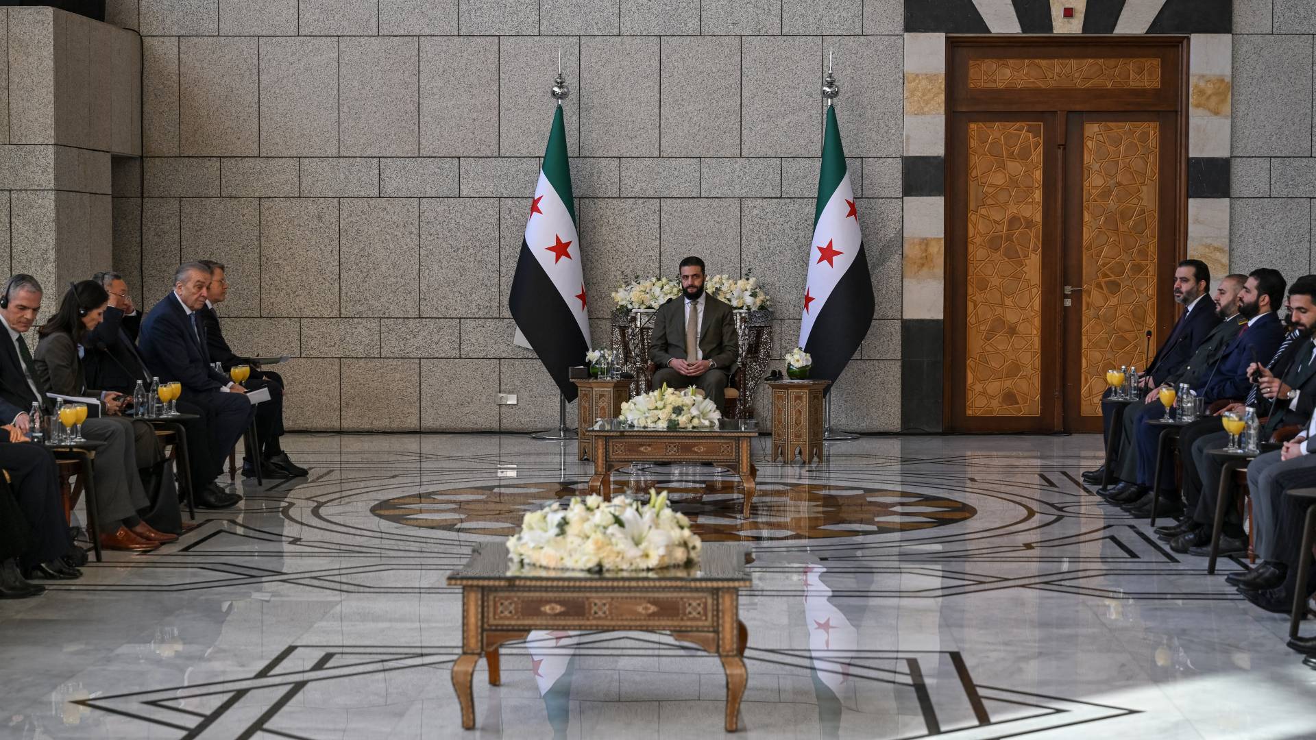 وفد مجلس الأمن يصل سوريا في أول زيارة رسمية ويلتقي الرئيس السوري الشرع.. فيديو