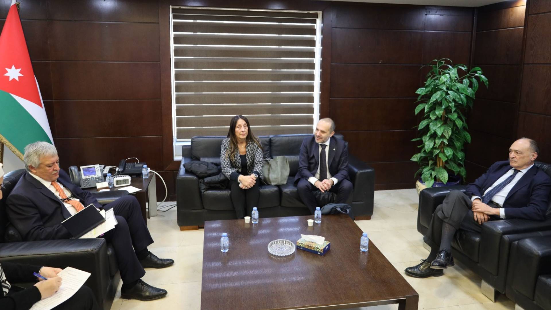 وزير النقل يستقبل السفير الإيطالي لبحث تطوير البنى التحتية للنقل