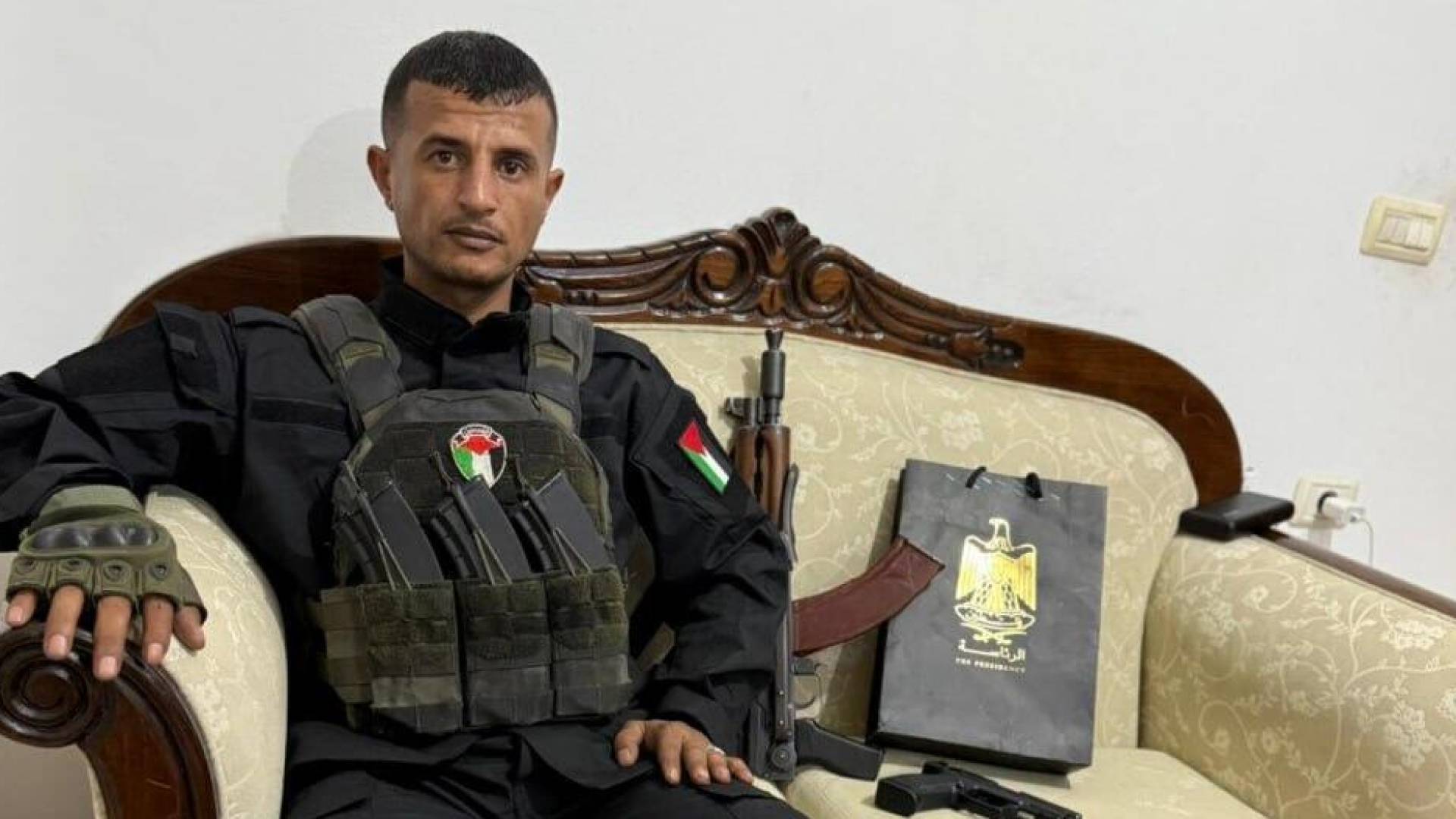 بالفيديو.. مخيمات الفلسطينيين في لبنان "توزع الحلوى" احتفالا بمقتل ياسر أبو شباب