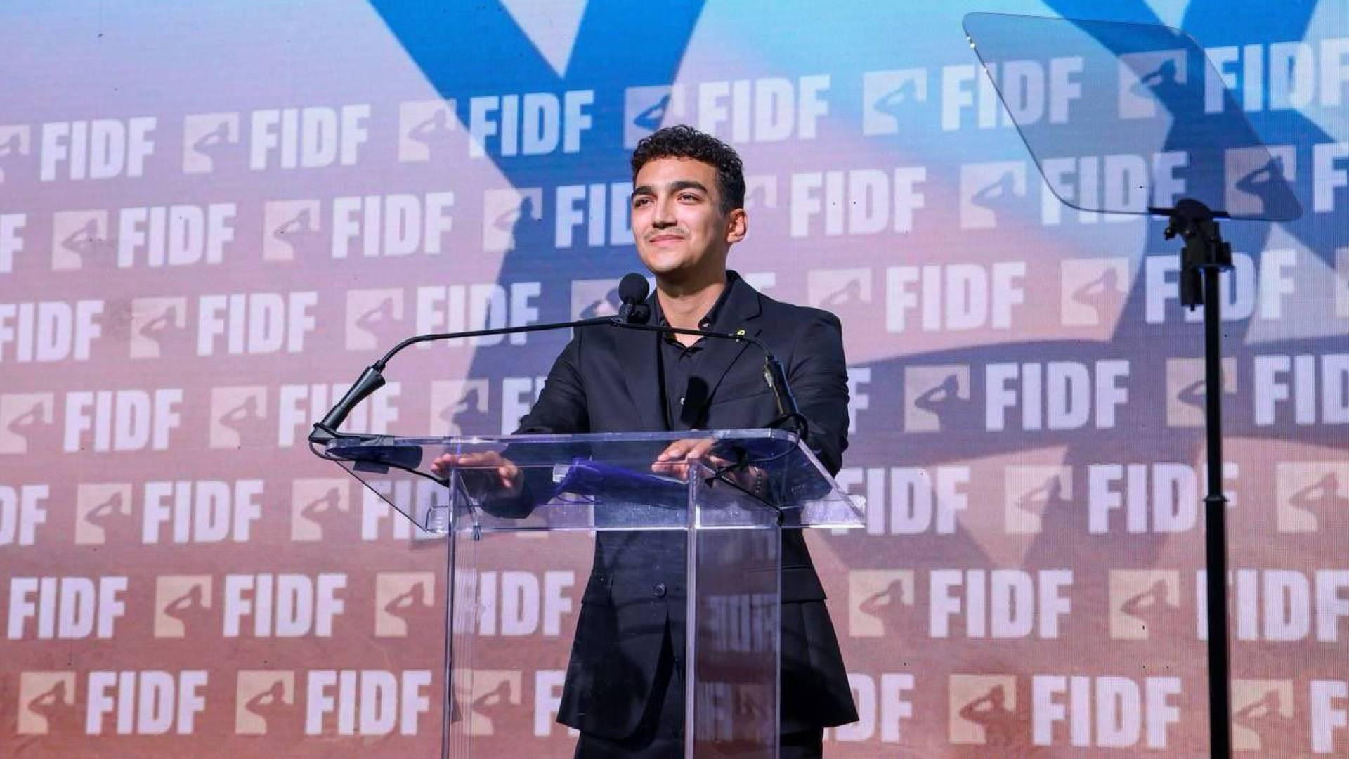 الجندي "الإسرائيلي" عيدان ألكسندر المفرج عنه من غزة يعود إلى الخدمة العسكرية ويتوعد حماس "بالجحيم"