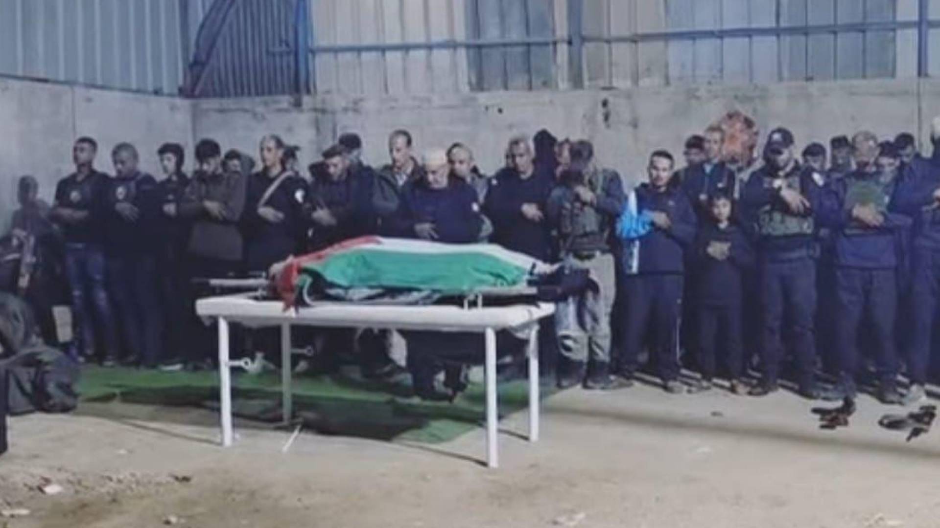 بالفيديو.. ميليشيا "القوات الشعبية" تؤدي صلاة الجنازة على قائدها ياسر أبو شباب