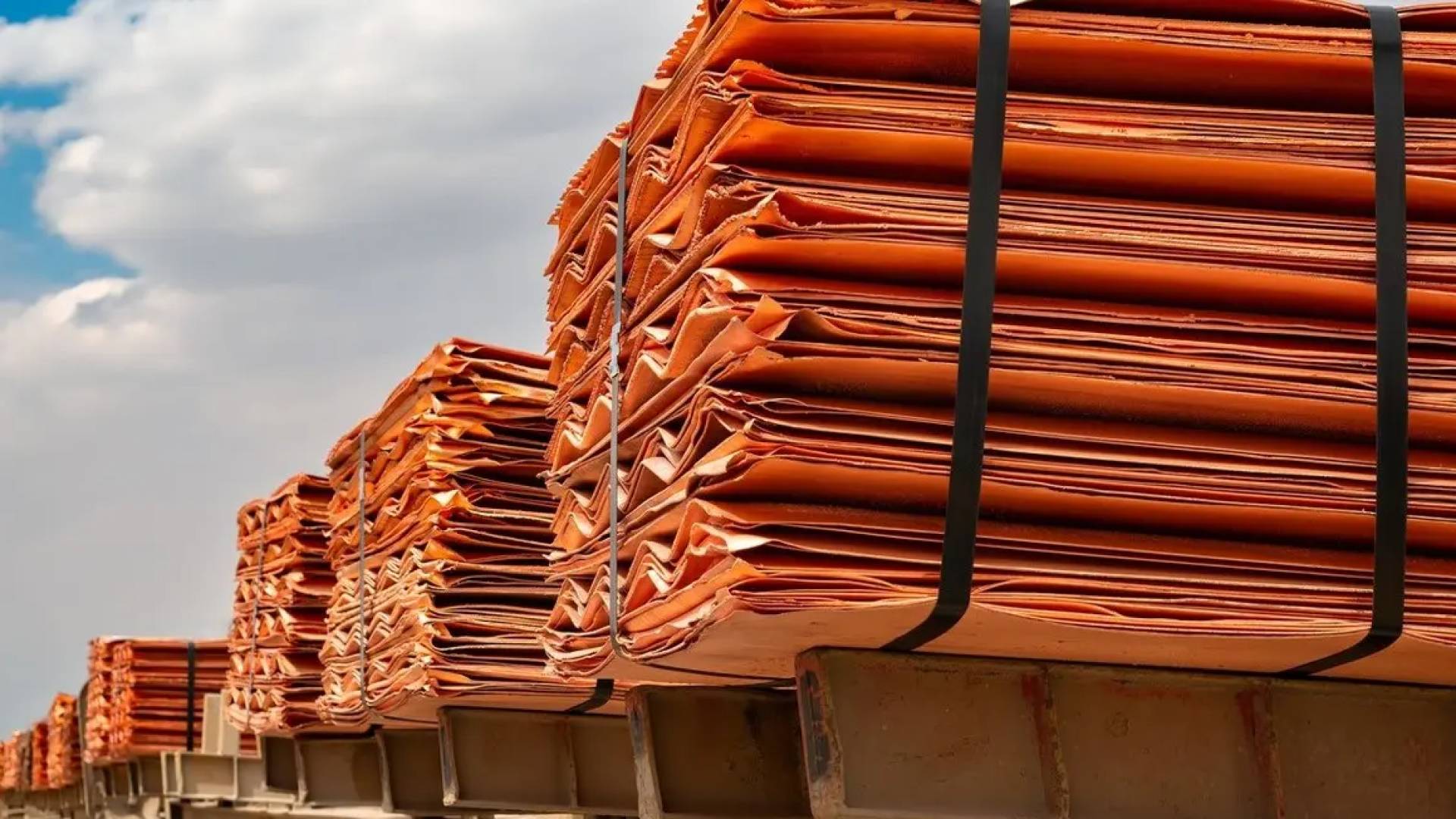 النحاس يسجل رقما قياسيا جديدا عند 11,581 دولارا للطن وسط مخاوف من أزمة في المعروض