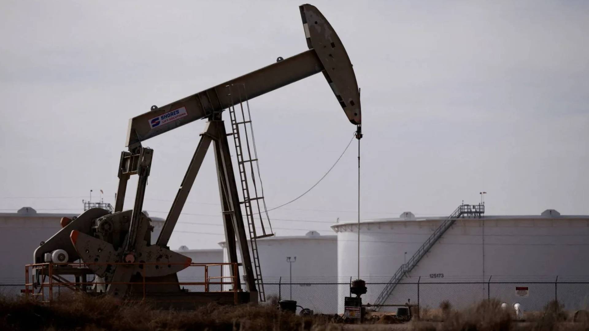 أسعار النفط ترتفع عالميا مدعومة بتعثر محادثات السلام الأوكرانية وترقب التوتر الأمريكي الفنزويلي