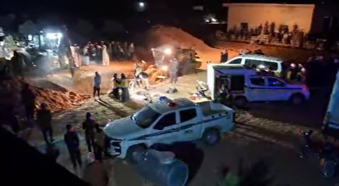 الدفاع المدني السوري ينقذ الطفلة من بئر عميق