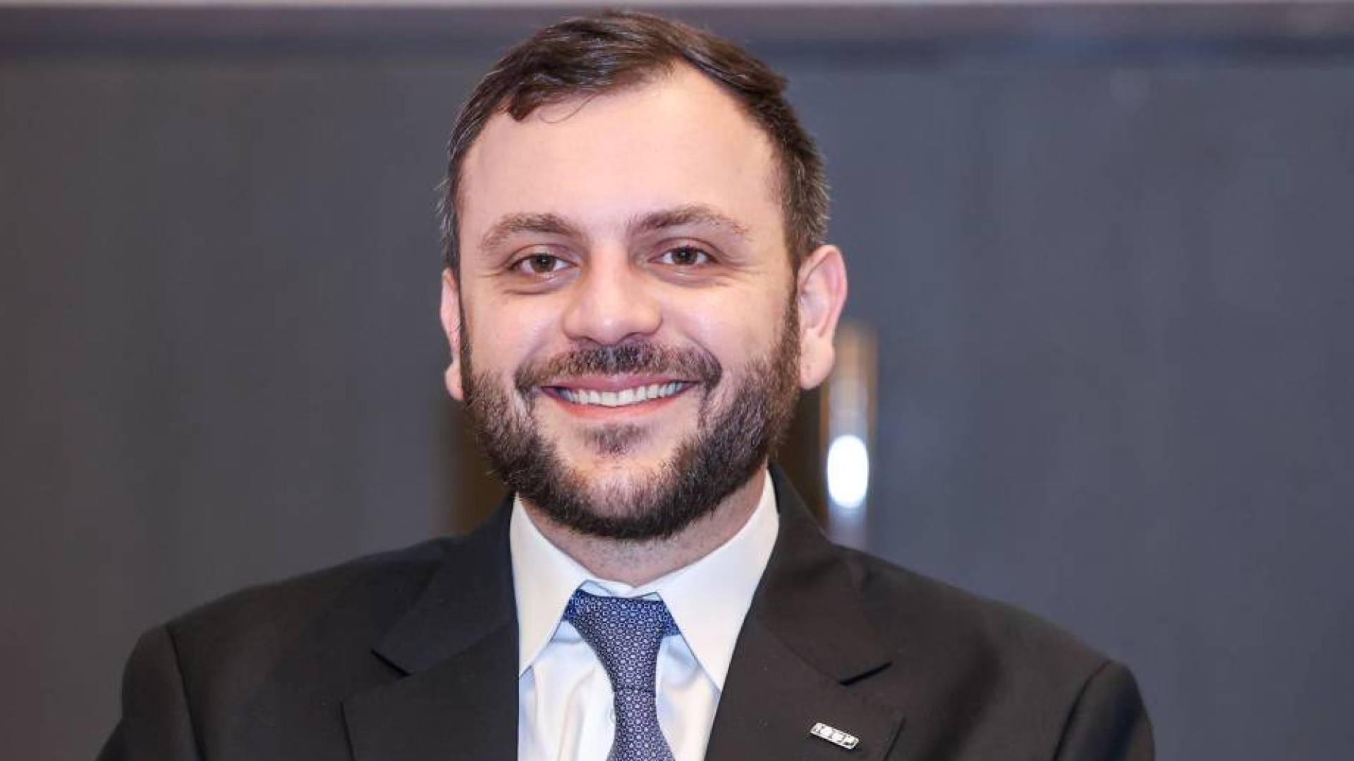 ولي العهد يهنئ الأمير عمر بن فيصل بفوزه بعضوية "الاتحاد الدولي للرياضات الإلكترونية