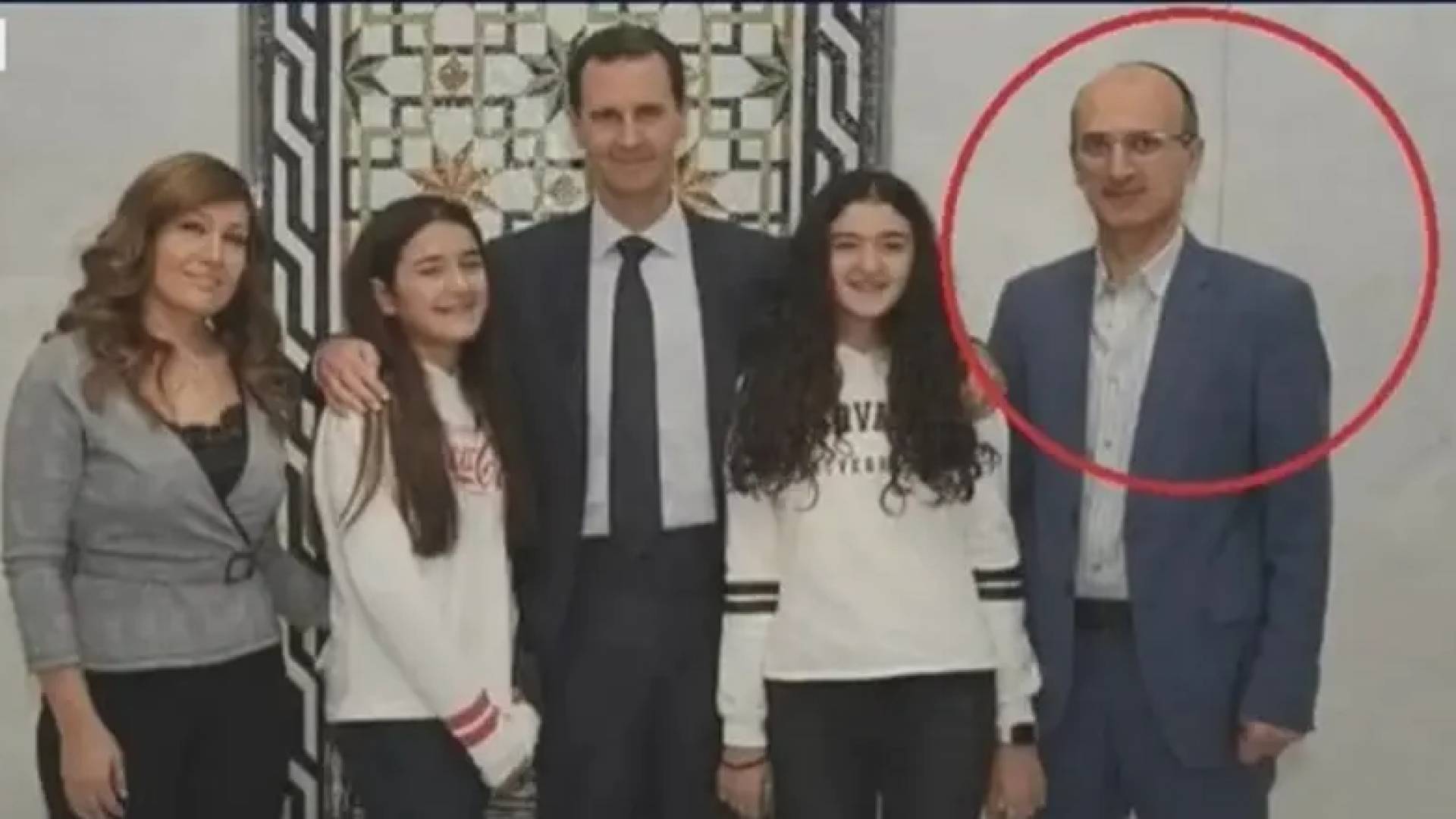 من هو أمجد عيسى الذي شارك الأسد ولونا الشبل "حفلة السخرية"؟