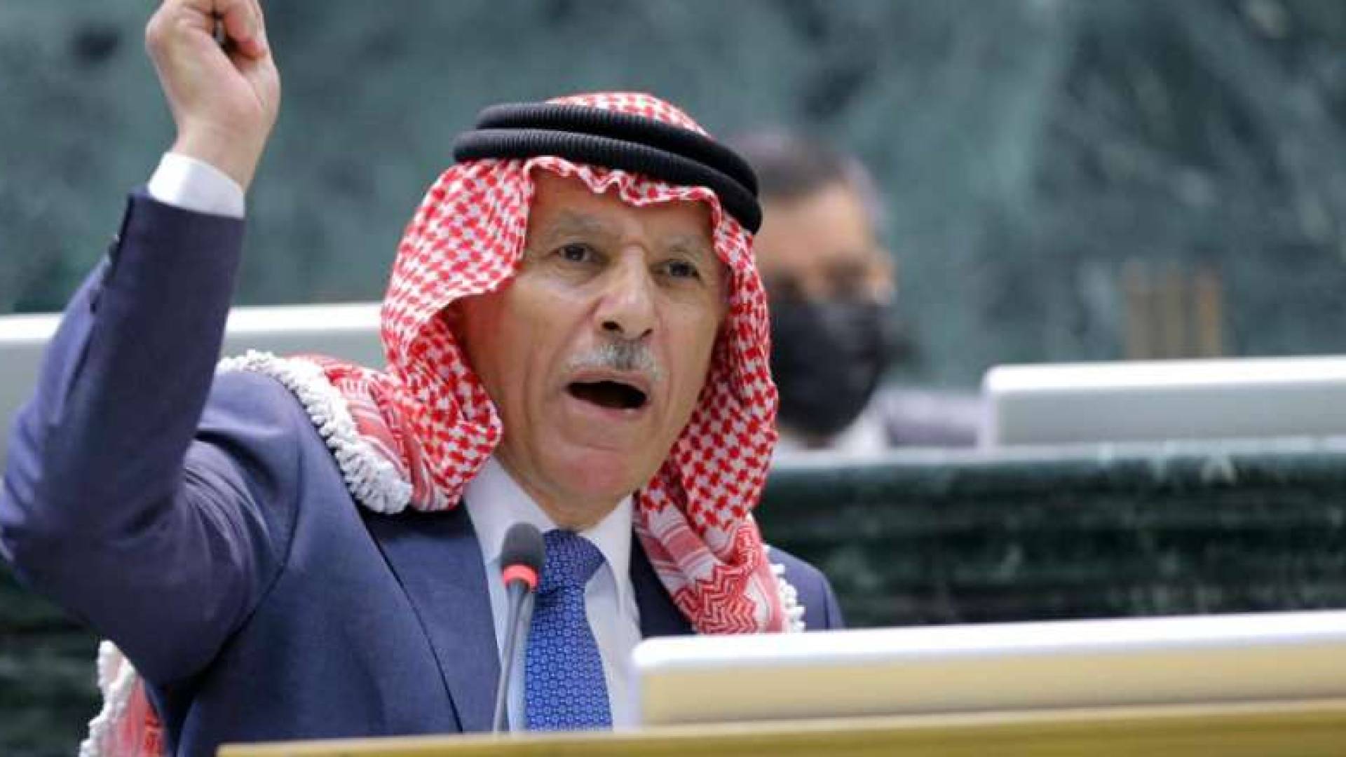 جَلَبَةٌ تحت القبة خِلَالَ كَلِمَةِ العَرْمُوطِيِّ... والنَّائِبُ يُؤَكِّدُ حَجْبَ "جبهة العمل الإسلامي" الثِّقَةِ عَنِ المِيزَانِيَّةِ 