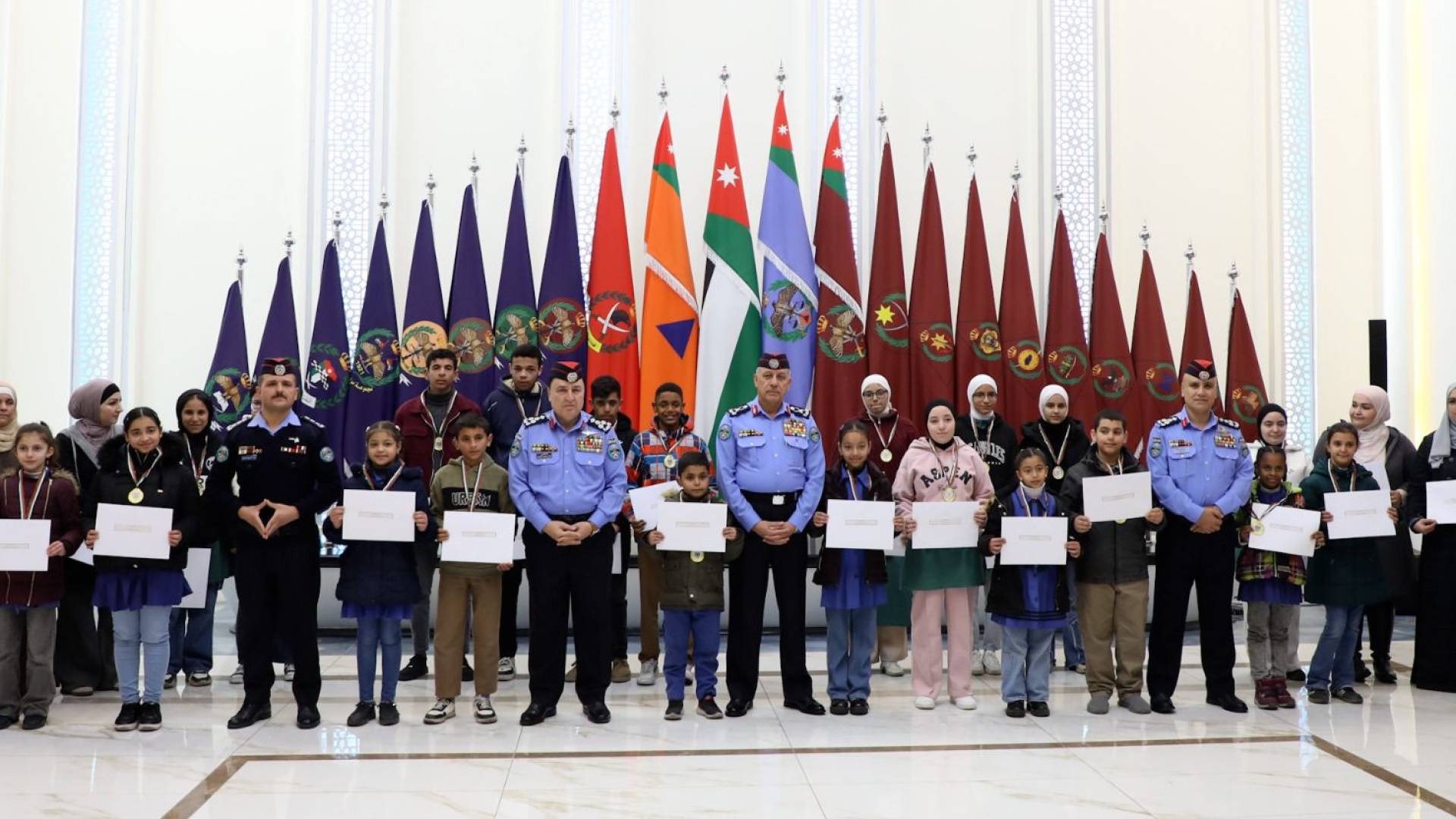 مدير الأمن العام يرعى تخريج دورة "أصدقاء الأمن العام" الأولى للطلاب الصم والبكم