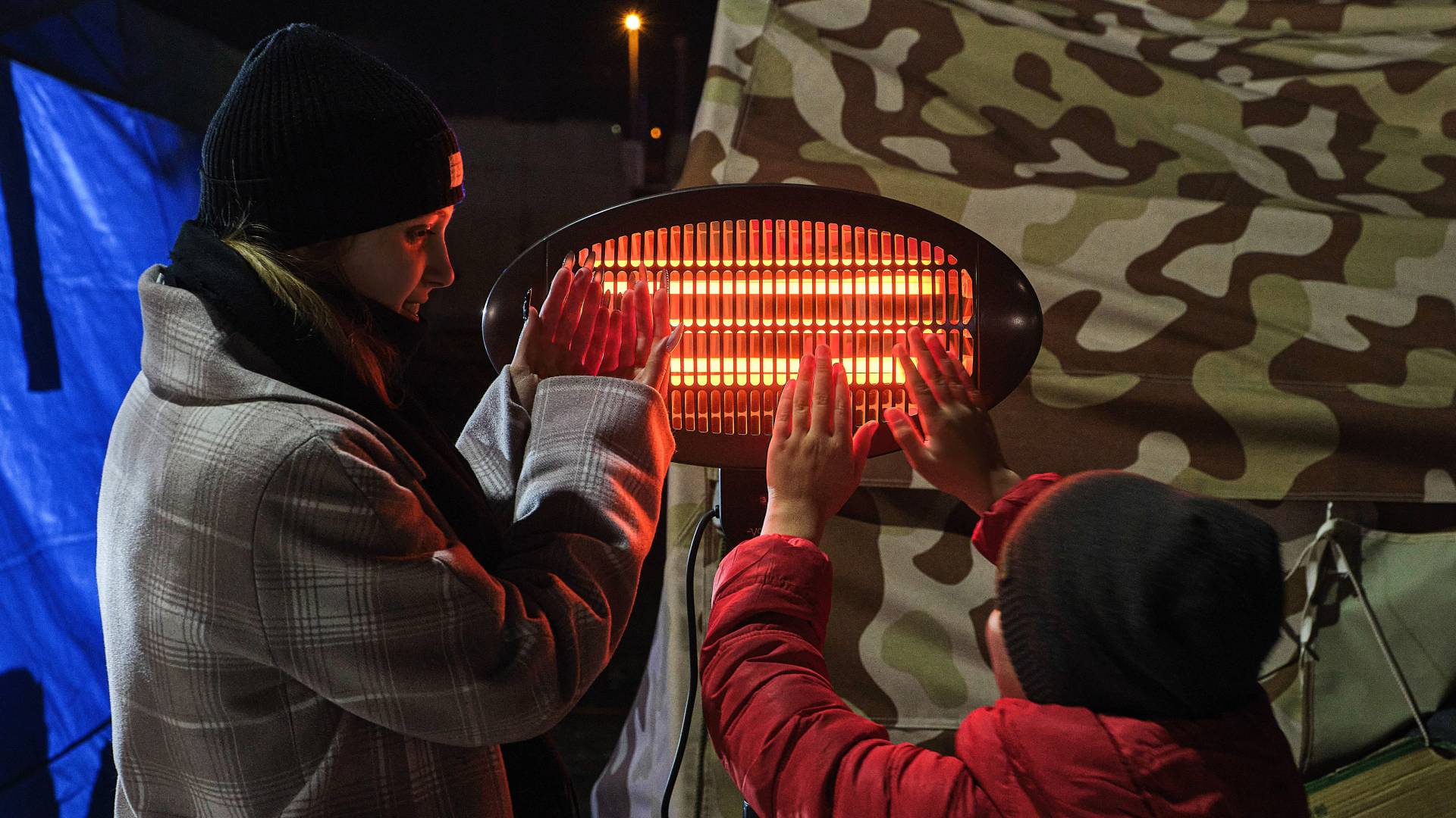 "القاتل الصامت".. برودة فصل الشتاء أخف من فاجعة الحوادث.. لماذا لا نتعلم الدرس؟