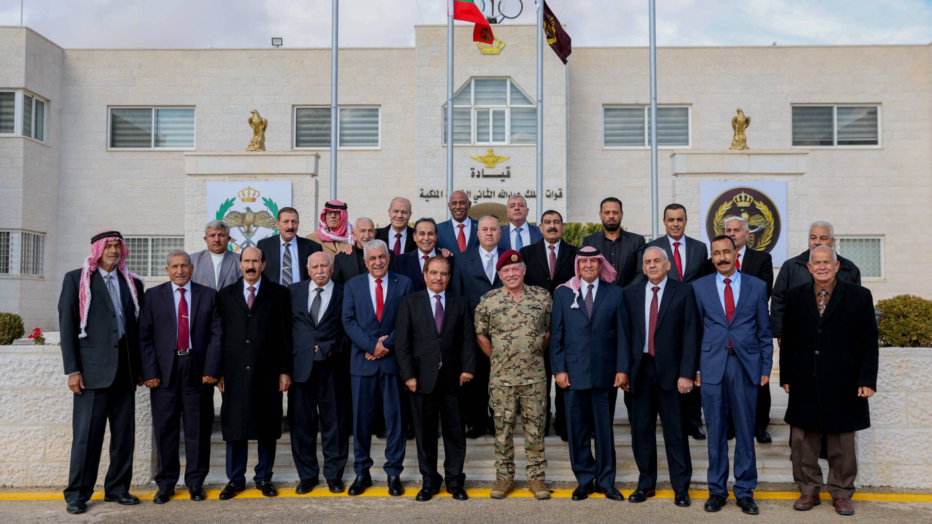 الملك يلتقي متقاعدين عسكريين خدموا معه في القوات الخاصة ويعبر عن تقديره لجهودهم #عاجل 