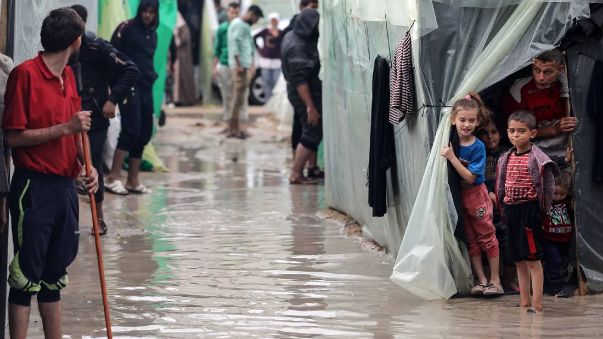 شبكة المنظمات الاهلية تحذر: غزة تعيش كارثة متعمقة بسبب الشتاء ومياه الصرف الصحي