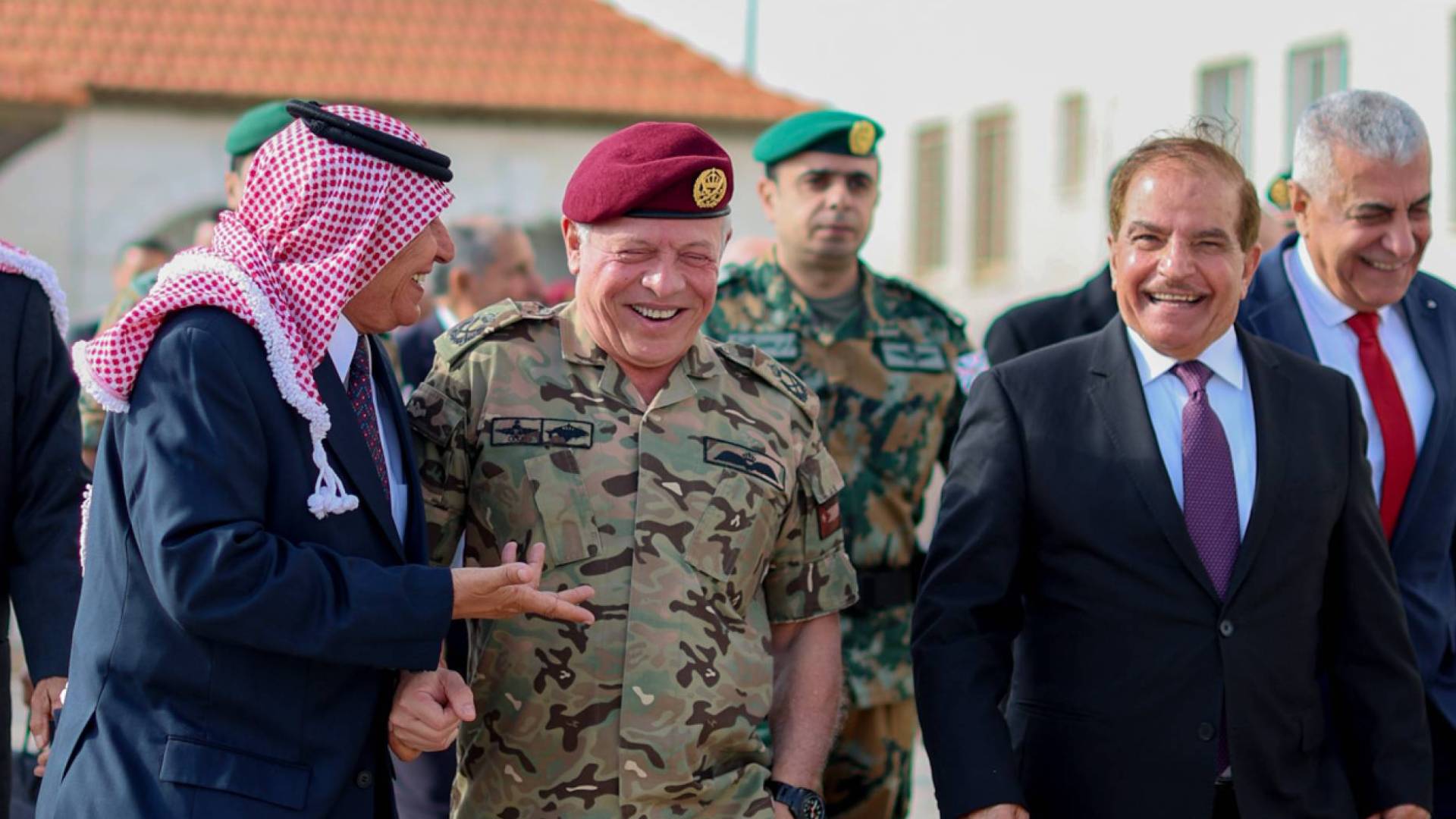 الملك يستذكر مع رفاق السلاح بالقوات الخاصة في حديث "عفوي من القلب إلى القلب"-فيديو