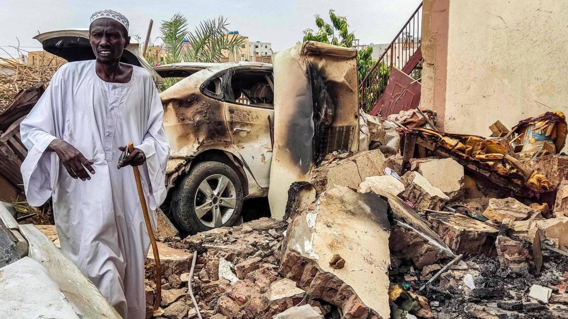 "ييل" تكشف 140 موقعًا لمقابر جماعية في الفاشر.. "الدعم السريع" يسابق الزمن لطمس الأدلة 