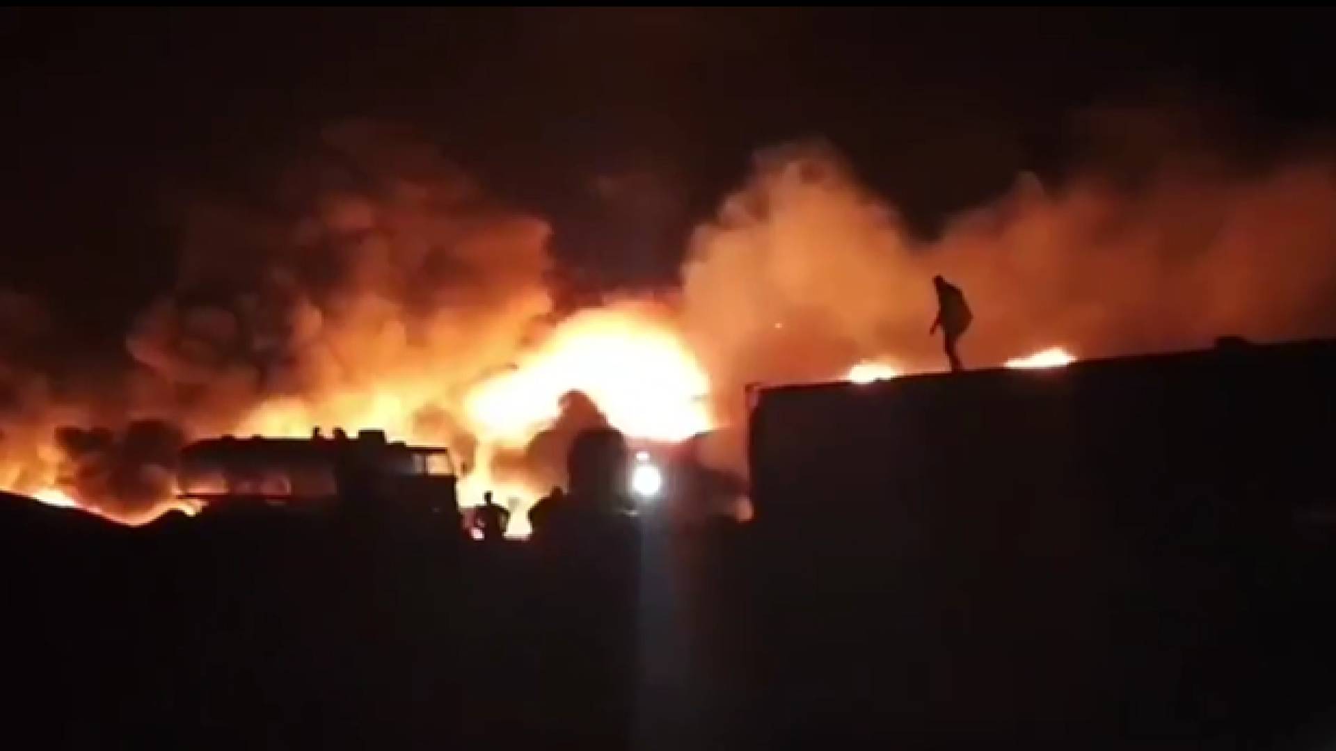 إعلام سوري: انفجار يهز مصفاة نفط شرقي دير الزور وأضرار مادية في الموقع